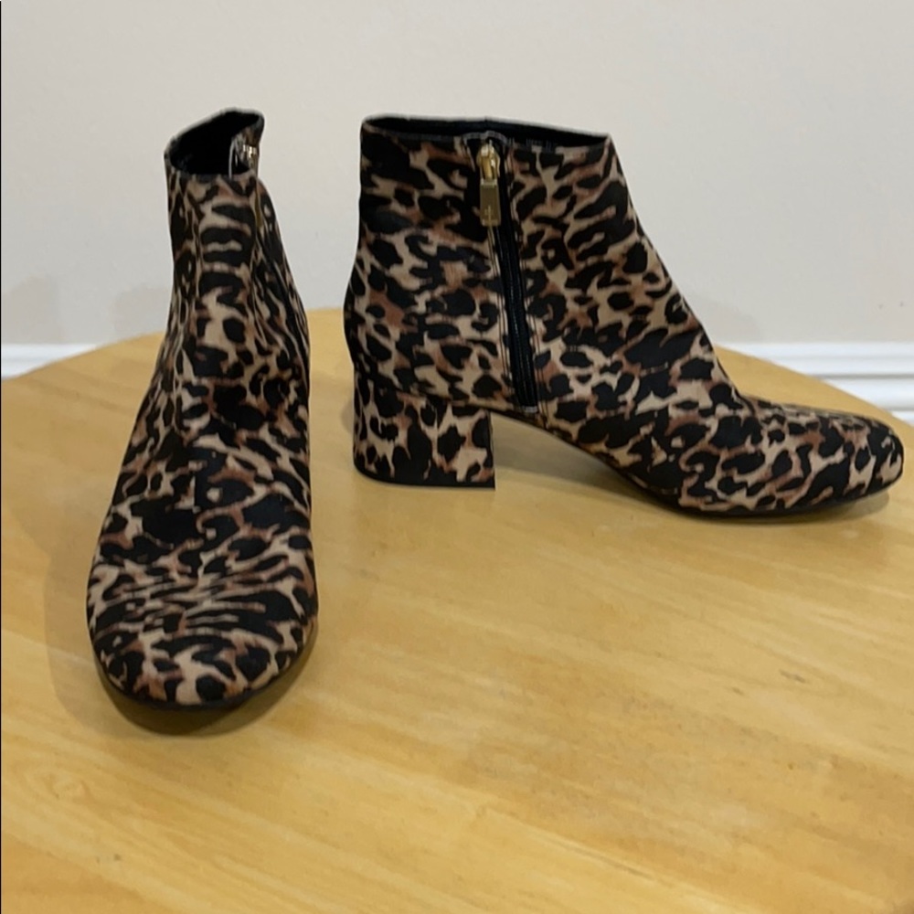 Kenneth Cole Reaction boots leopard microfiber 8.5